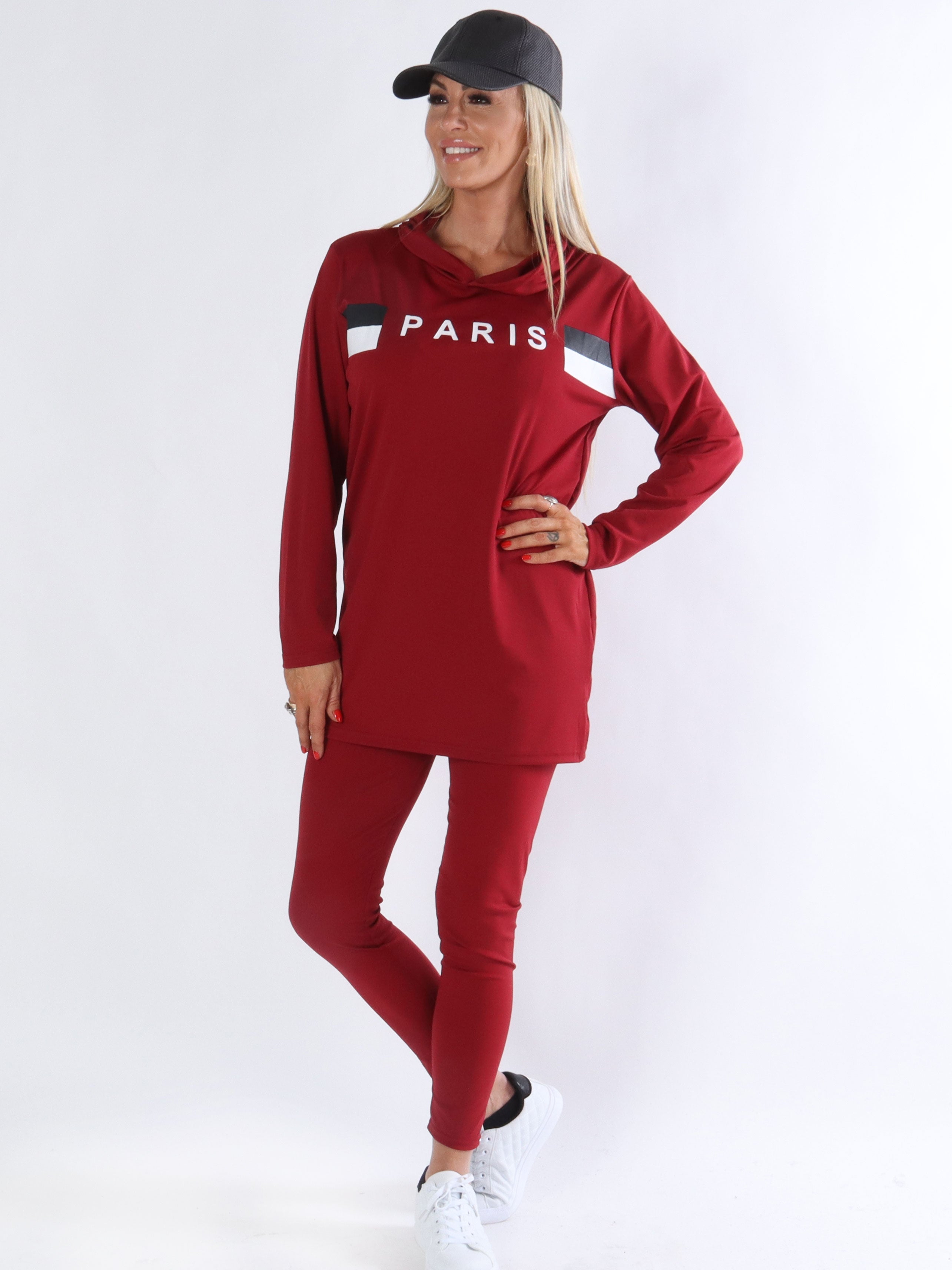 Sanna - Armégrön joggingdräkt med Paris på blusen